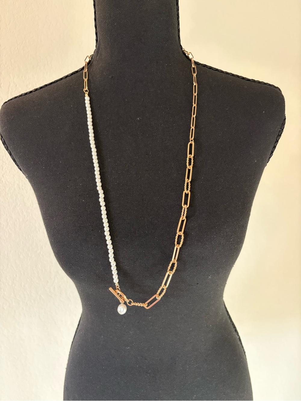 Gold Link and Pearl Toggle Necklace - Elegant Two-Tone Choker - Picture 3 of 3